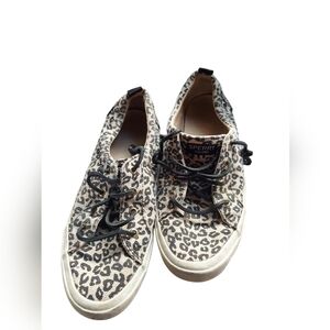 9 Sperry cheetah print sneakers.‎